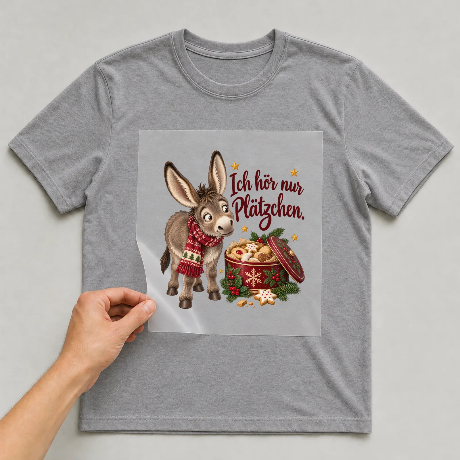 Bügelbild Ich hör nur Plätzchen. auf grauem T-Shirt, Folie wird aufgelegt