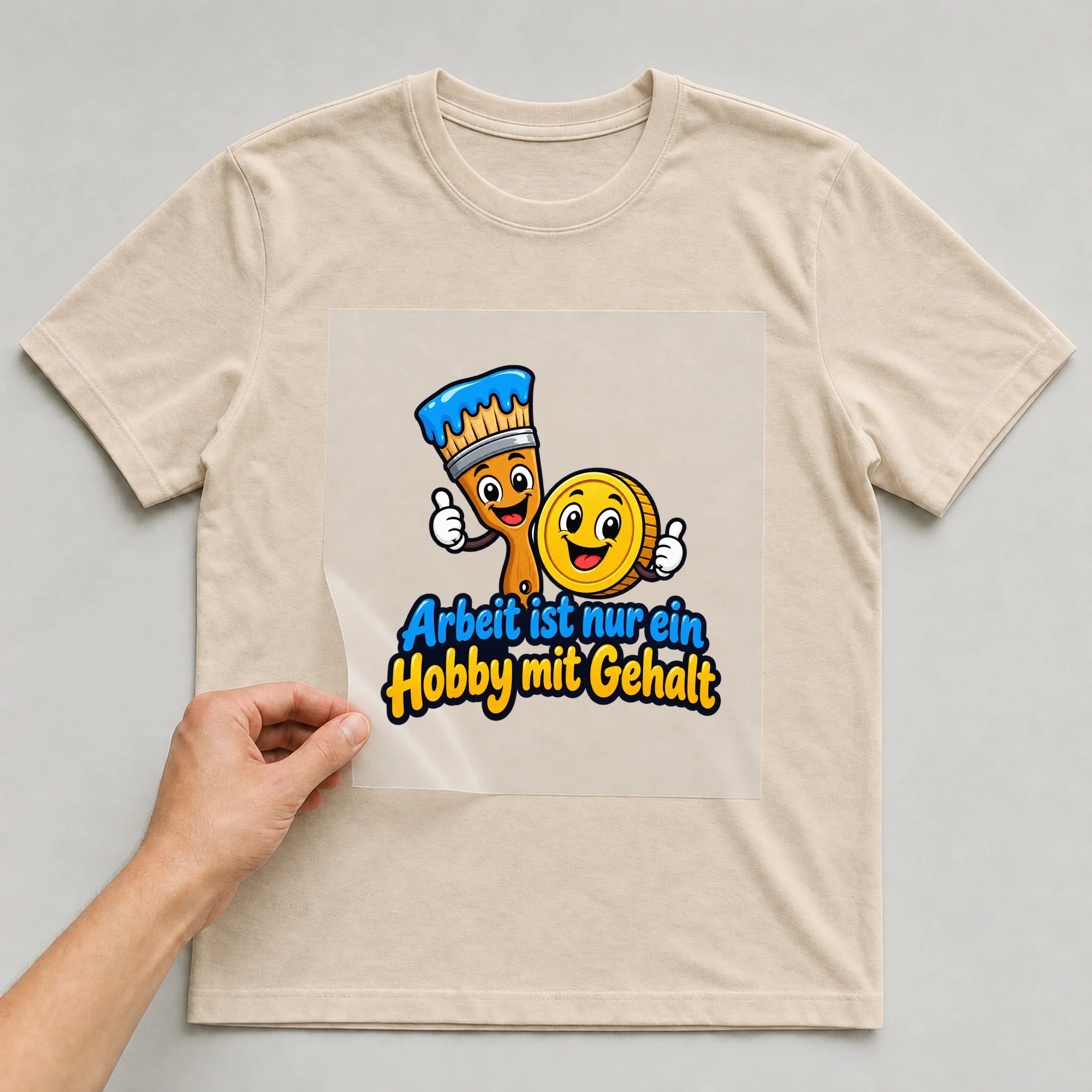 Bügelbild „Arbeit ist nur ein Hobby mit Gehalt“ auf beigem T-Shirt, Folie wird aufgelegt