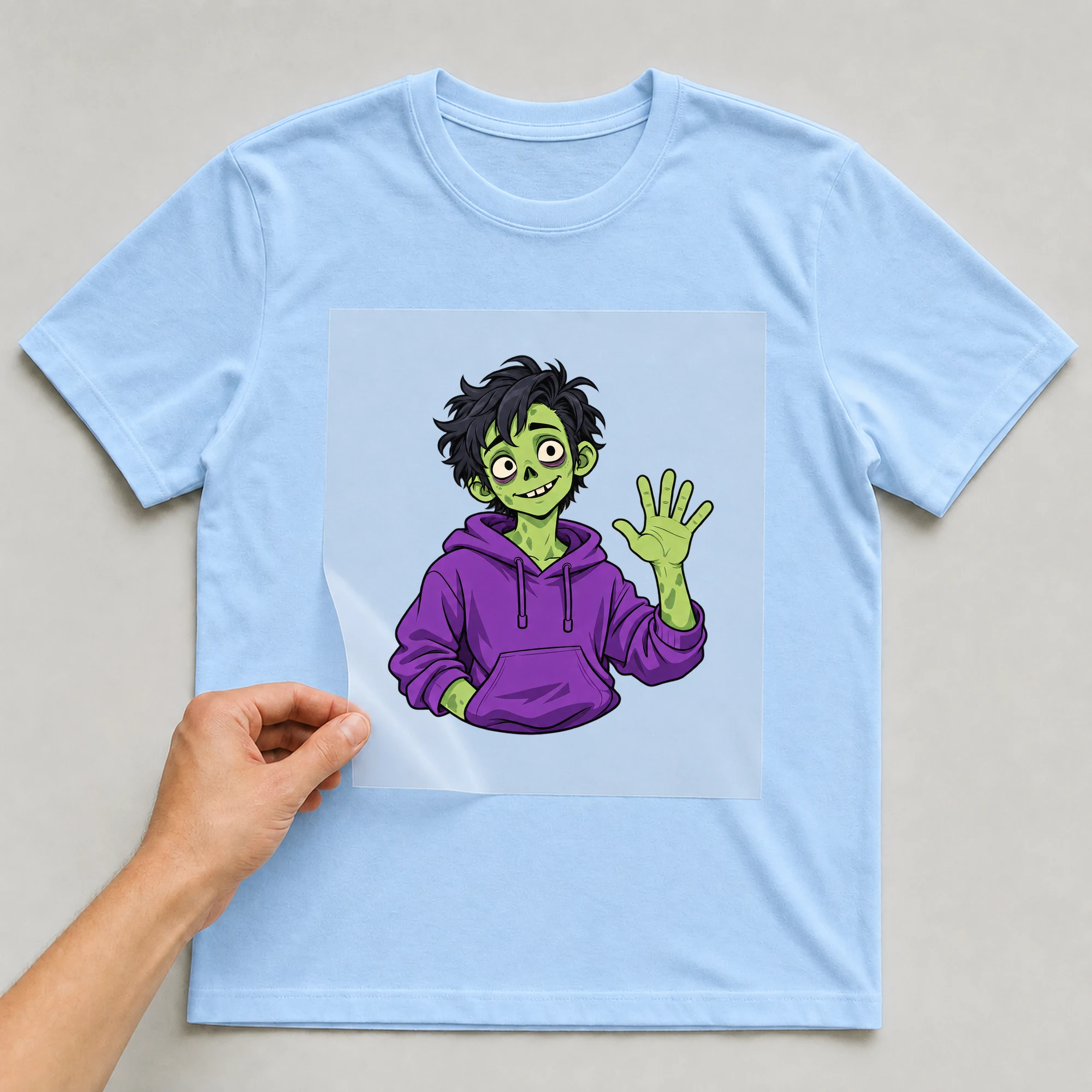 Bügelbild „Zombie Pop“ auf babyblauem T-Shirt, Folie wird aufgelegt