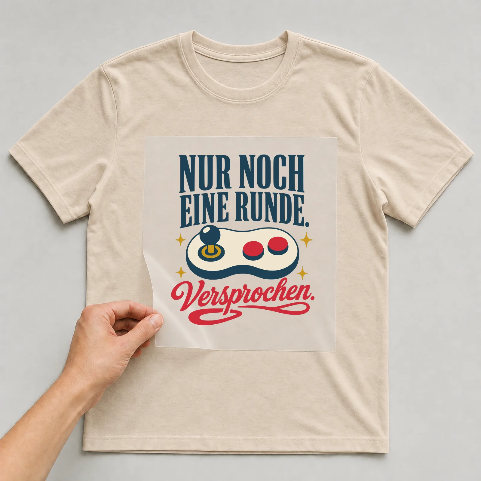 Bügelbild Nur noch eine Runde. Versprochen. auf beigem T-Shirt, Folie wird aufgelegt