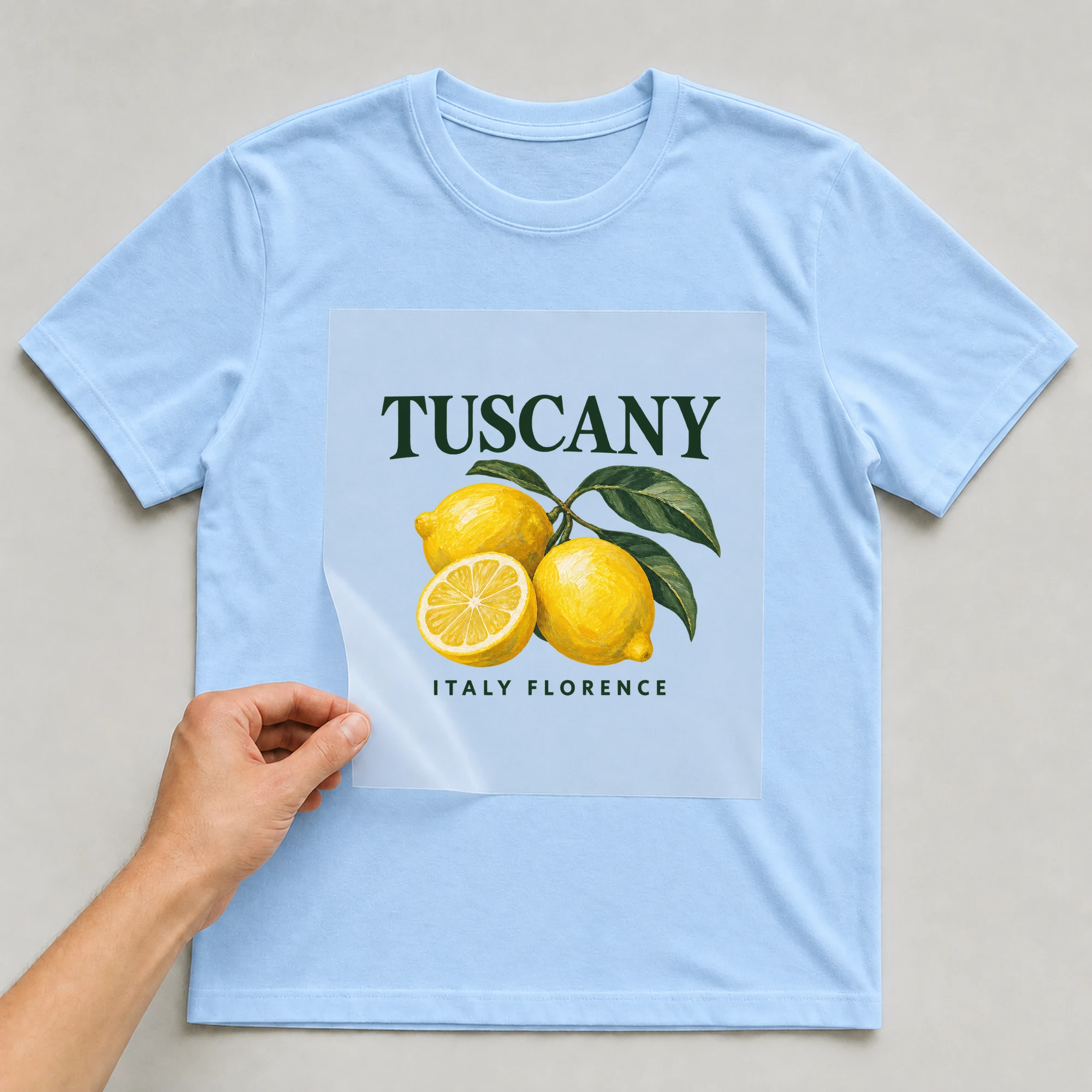 Bügelbild „Tuscany Italy Florence“ auf babyblauem T-Shirt, Folie wird aufgelegt