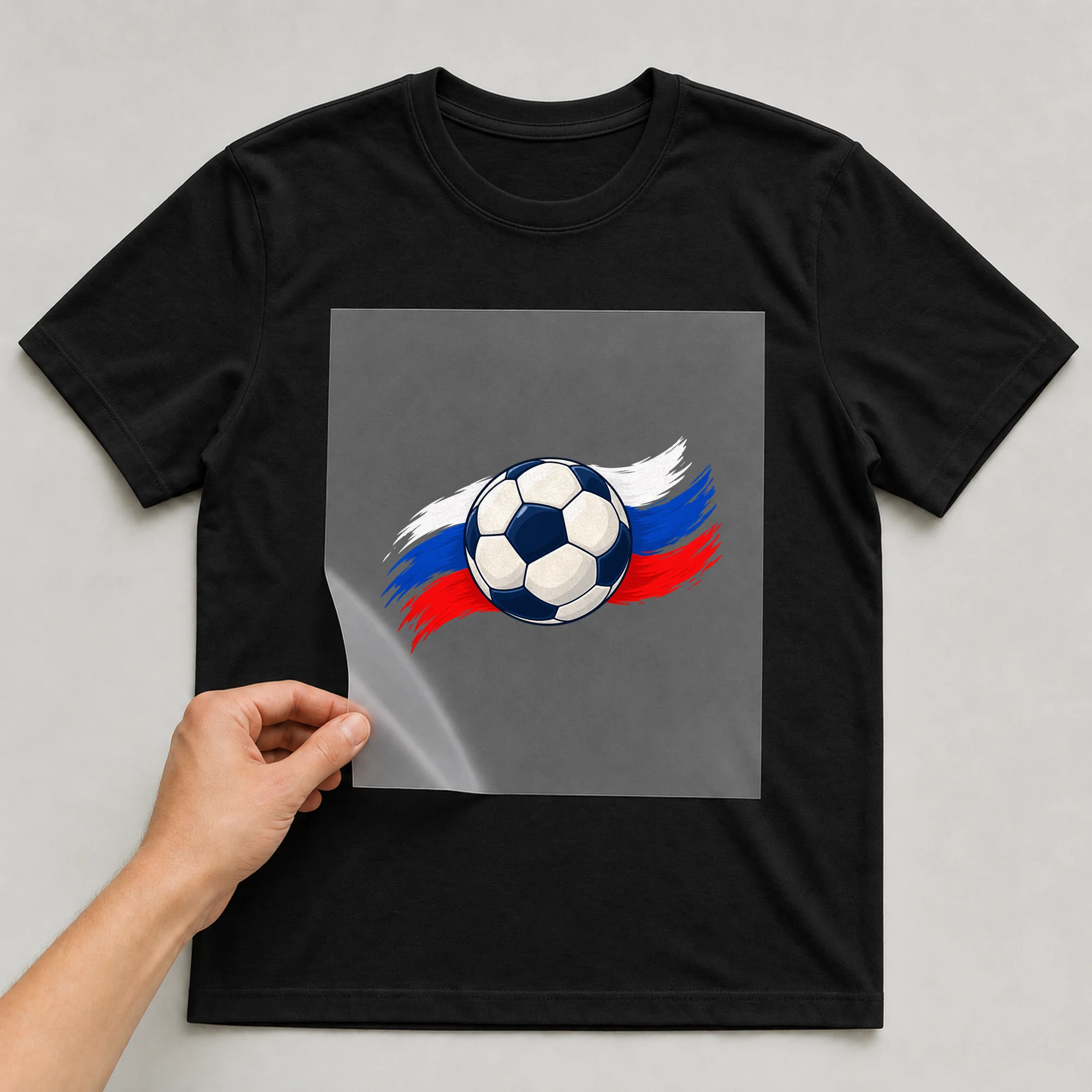 Bügelbild „Fußball Slovakia Fahne“ auf schwarzem T-Shirt, Folie wird aufgelegt