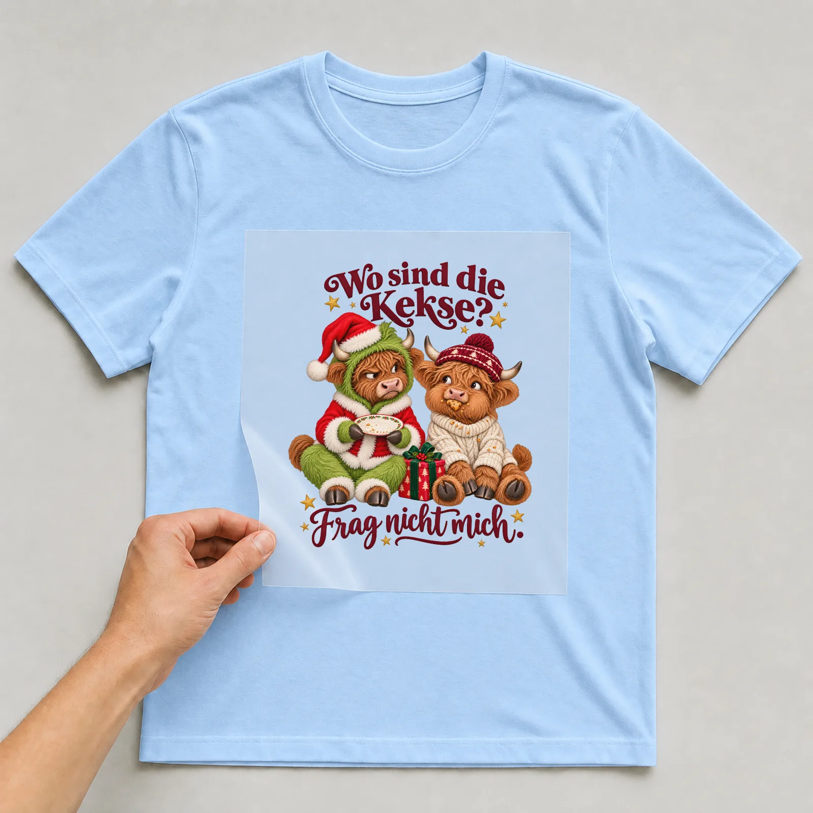 Bügelbild Wo sind die Kekse? auf hellblauem T-Shirt, Folie wird aufgelegt