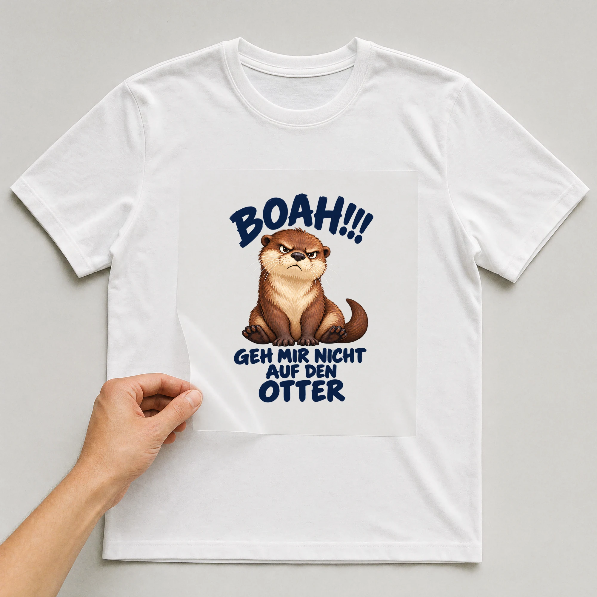 Bügelbild „Boah!!! Geh mir nicht auf den Otter“ auf weißem T-Shirt, Folie wird aufgelegt