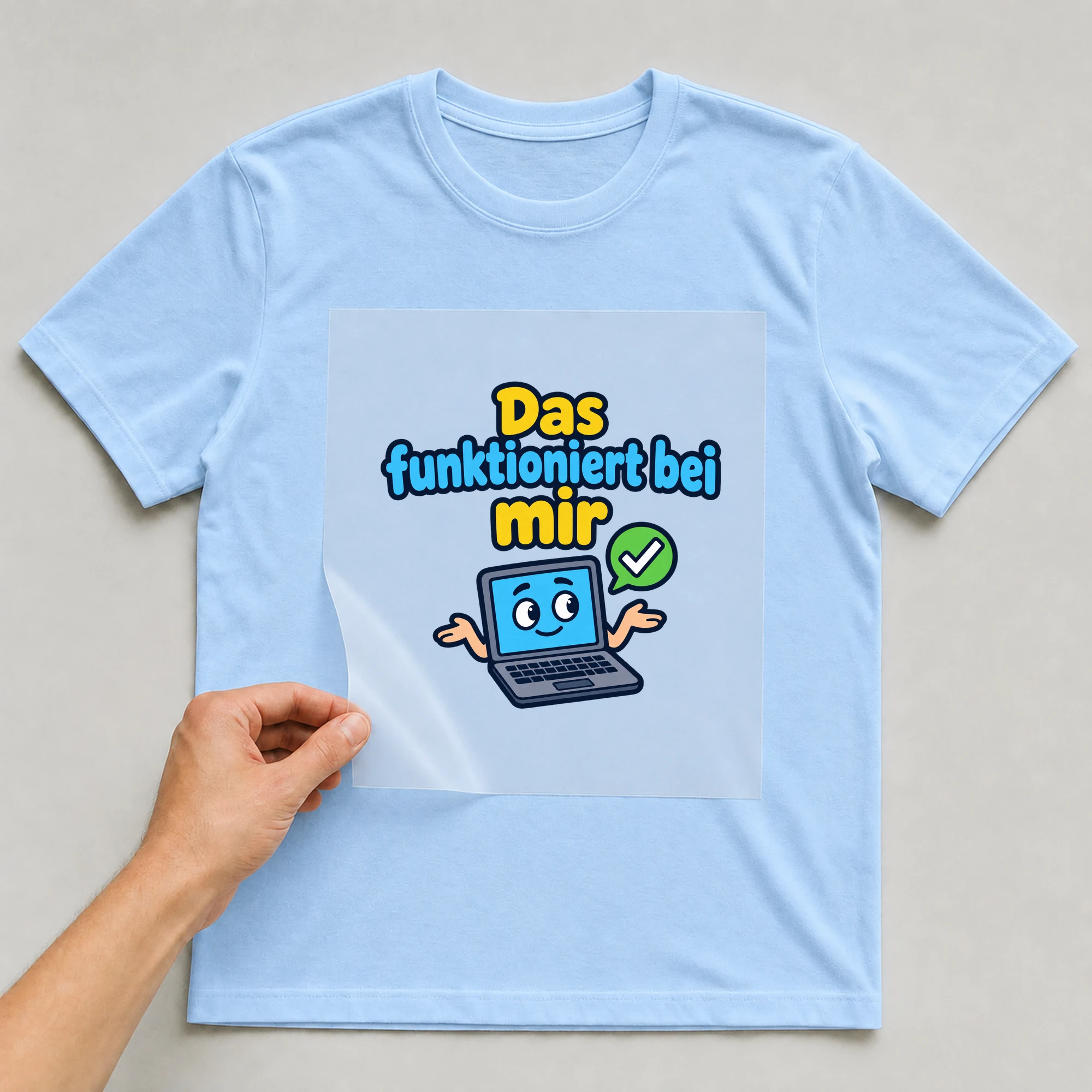 Bügelbild „Das funktioniert bei mir“ auf babyblauem T-Shirt, Folie wird aufgelegt