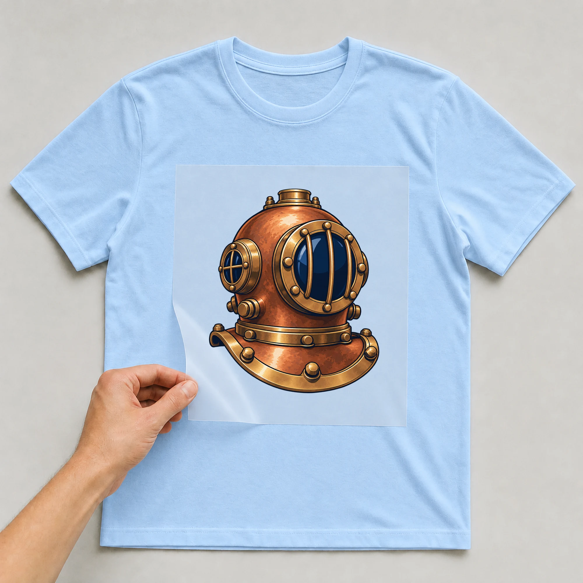 Bügelbild „Retro Taucher“ auf babyblauem T-Shirt, Folie wird aufgelegt