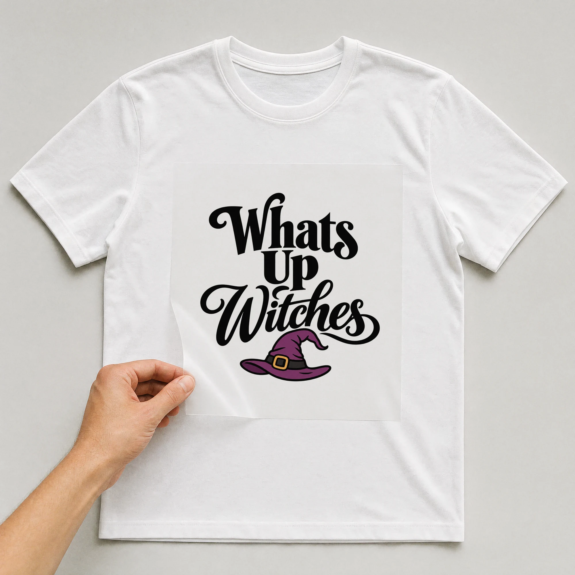 Bügelbild „Whats Up Witches“ auf weißem T-Shirt, Folie wird aufgelegt