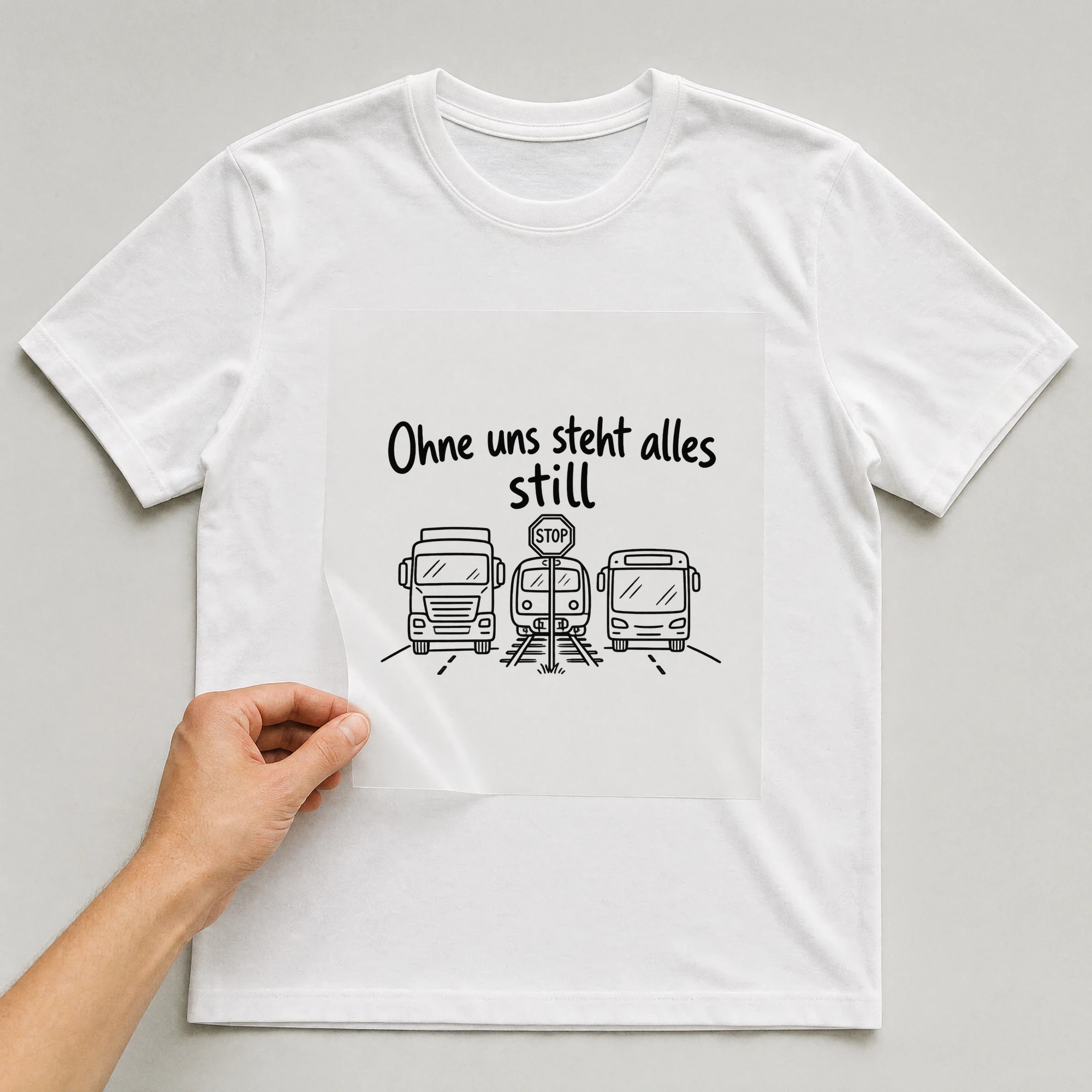 Bügelbild „Ohne uns steht alles still“ auf weißem T-Shirt, Folie wird aufgelegt