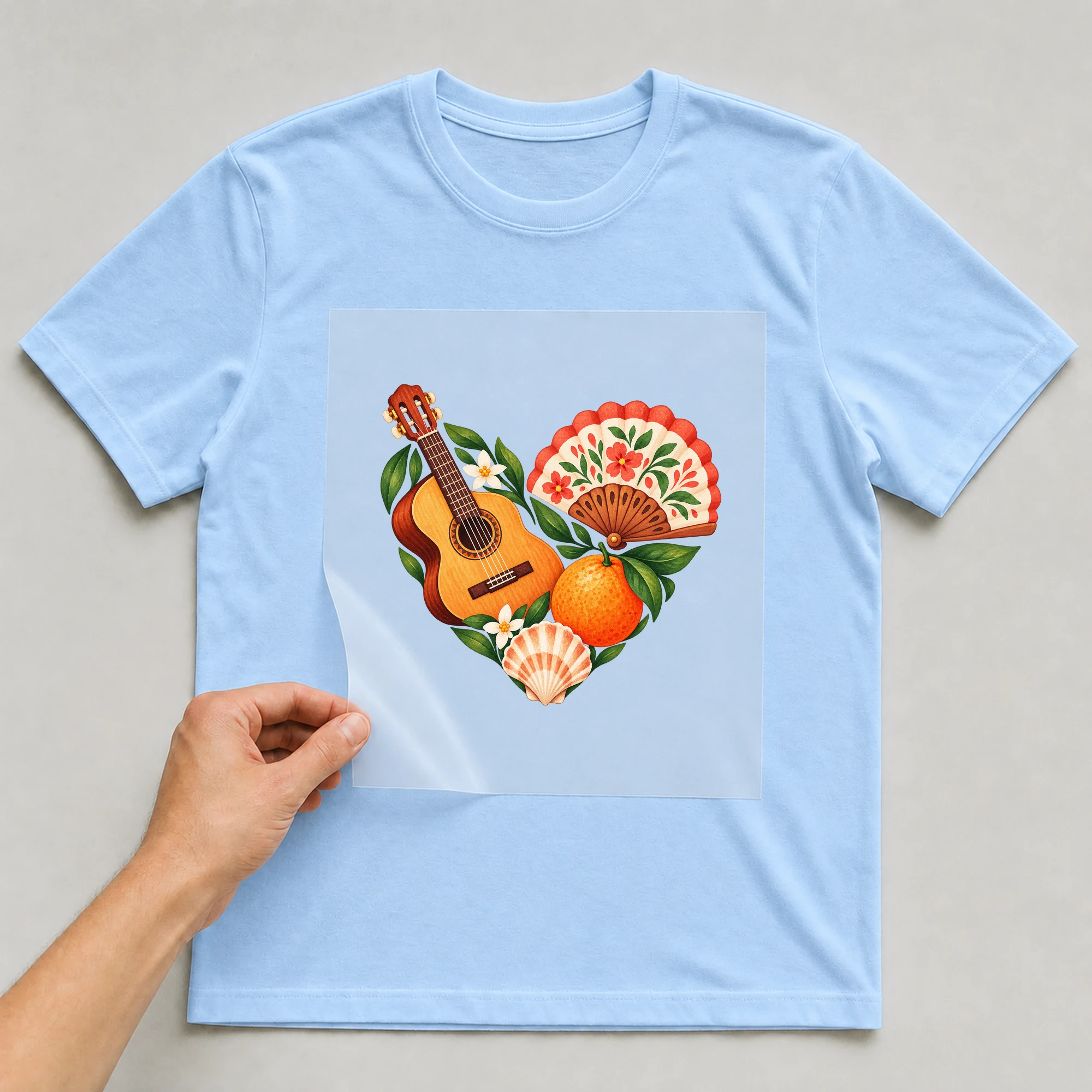Bügelbild „Herz Spanien“ auf babyblauem T-Shirt, Folie wird aufgelegt
