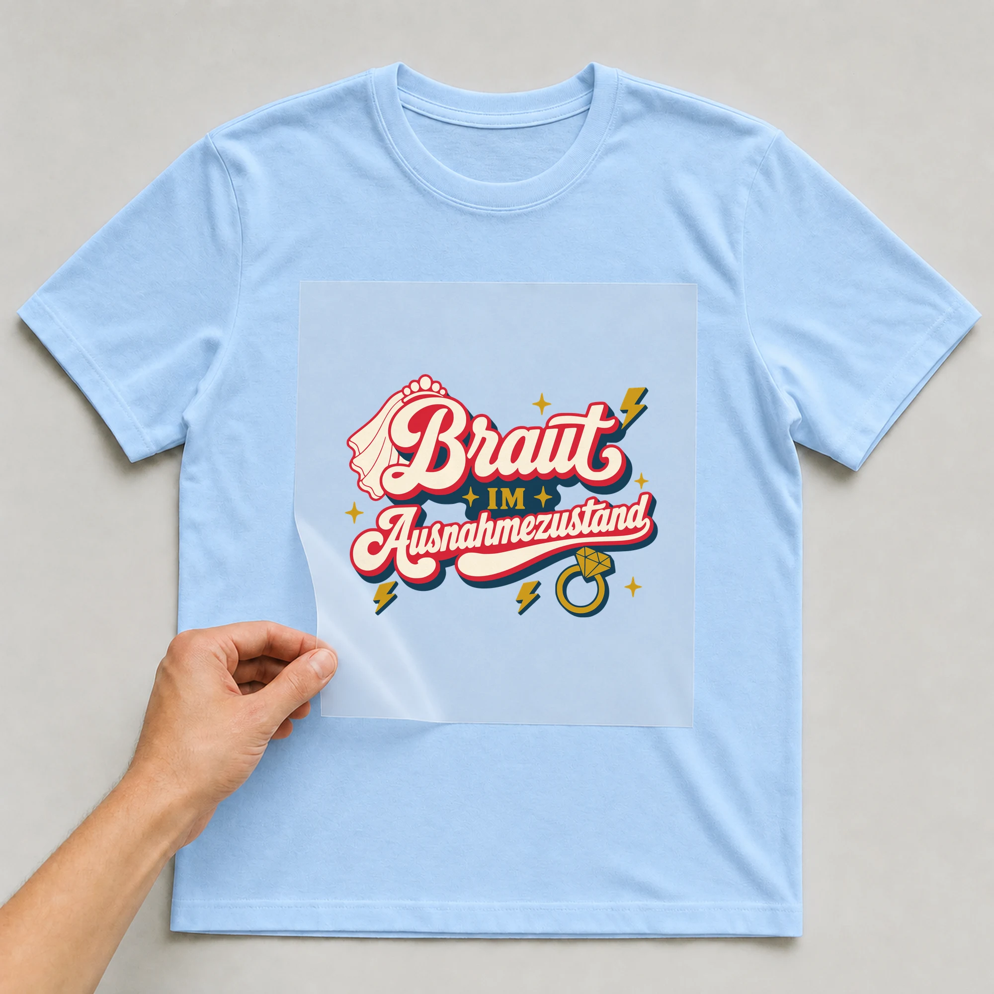 Bügelbild Braut im Ausnahmezustand auf hellblauem T-Shirt, Folie wird aufgelegt