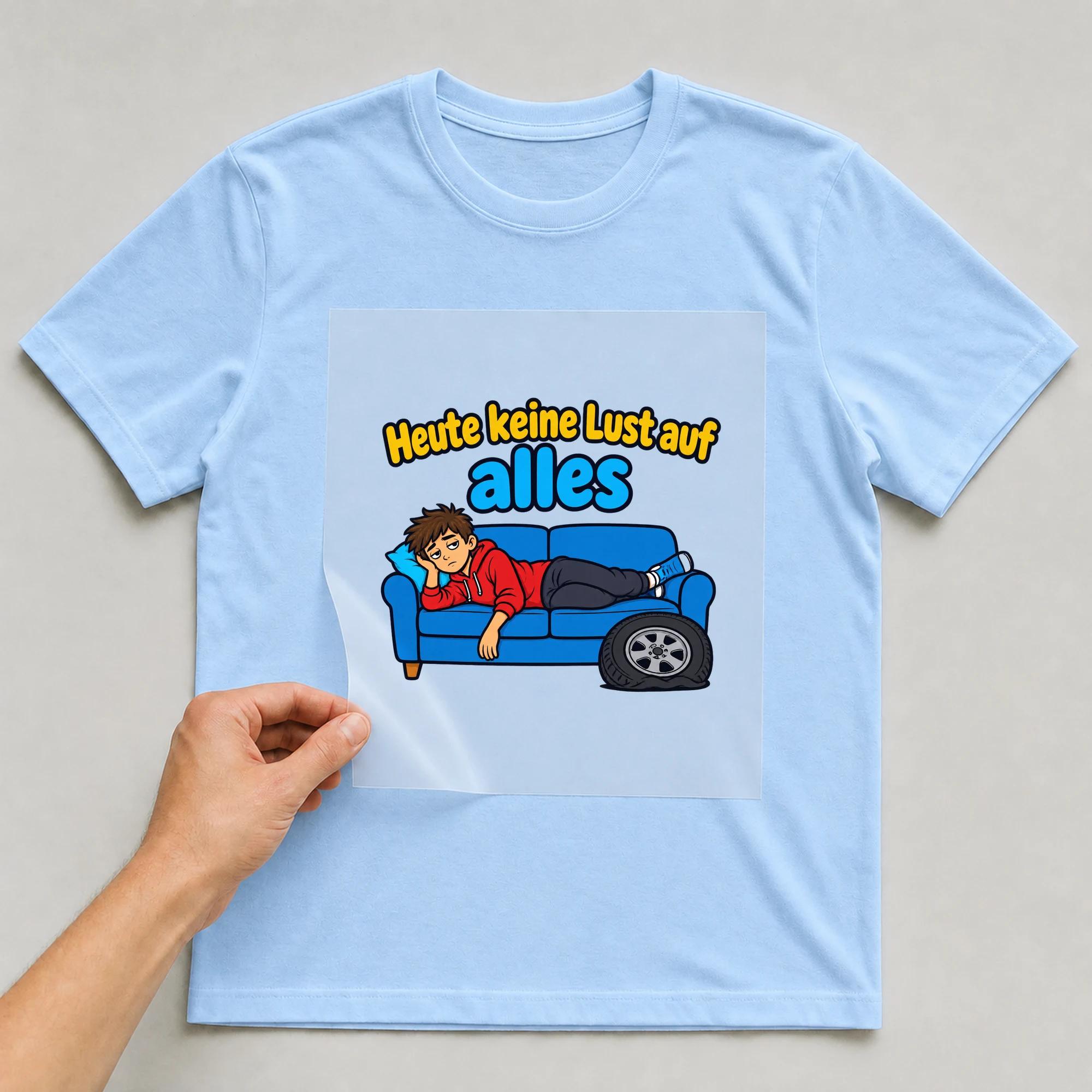 Bügelbild „Heute keine Lust auf alles“ auf babyblauem T-Shirt, Folie wird aufgelegt