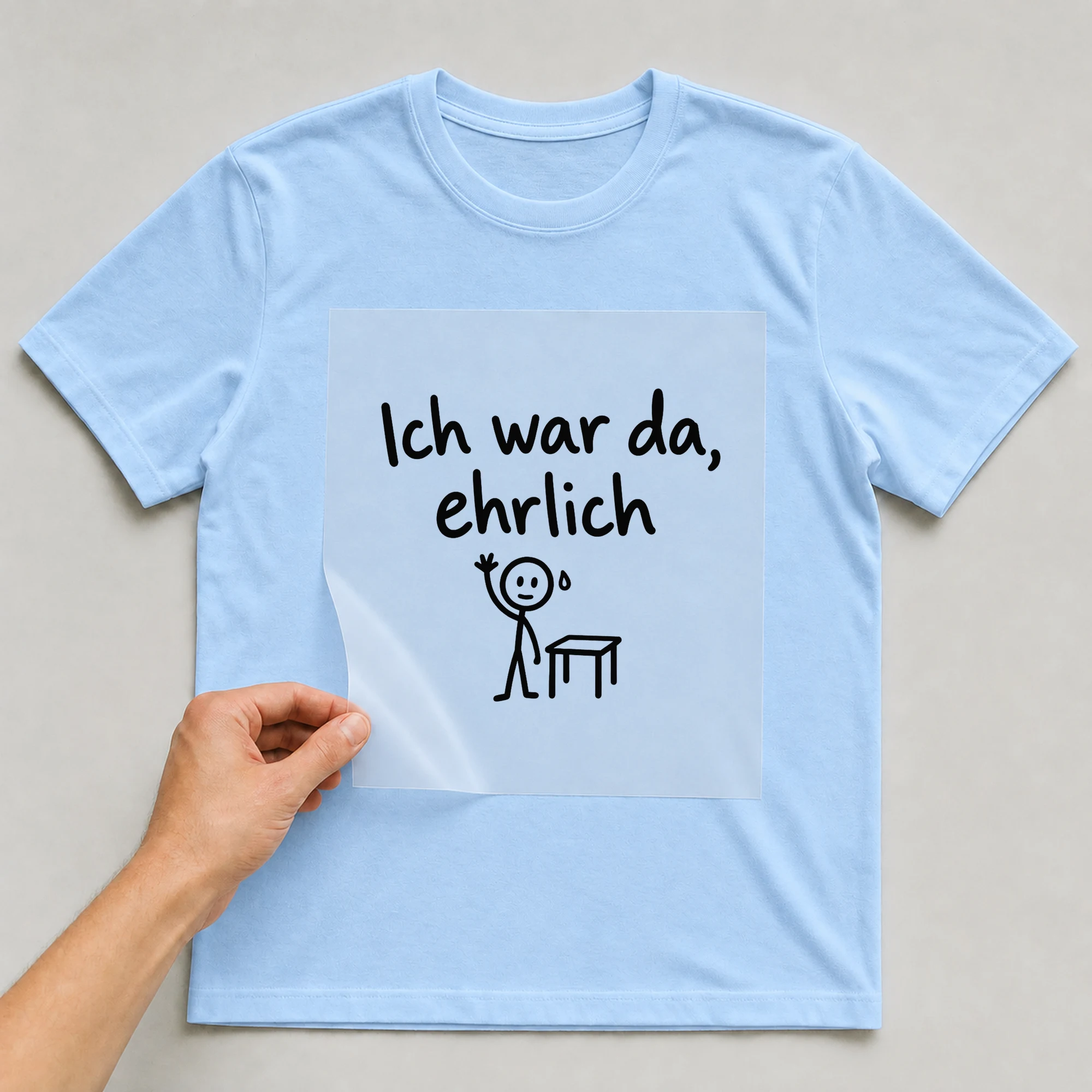 Bügelbild „Ich war da, ehrlich“ auf babyblauem T-Shirt, Folie wird aufgelegt