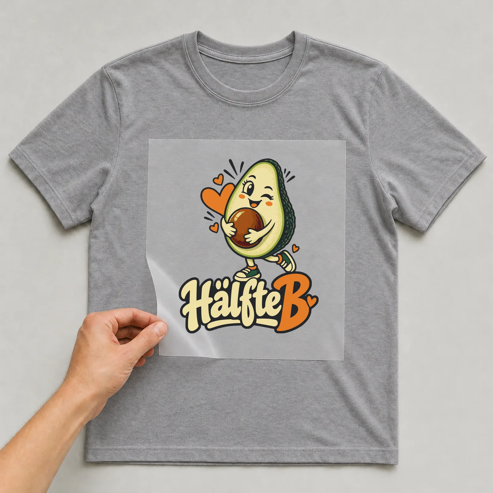 Bügelbild Hälfte B (Partnermotiv zu Hälfte A) auf grauem T-Shirt, Folie wird aufgelegt