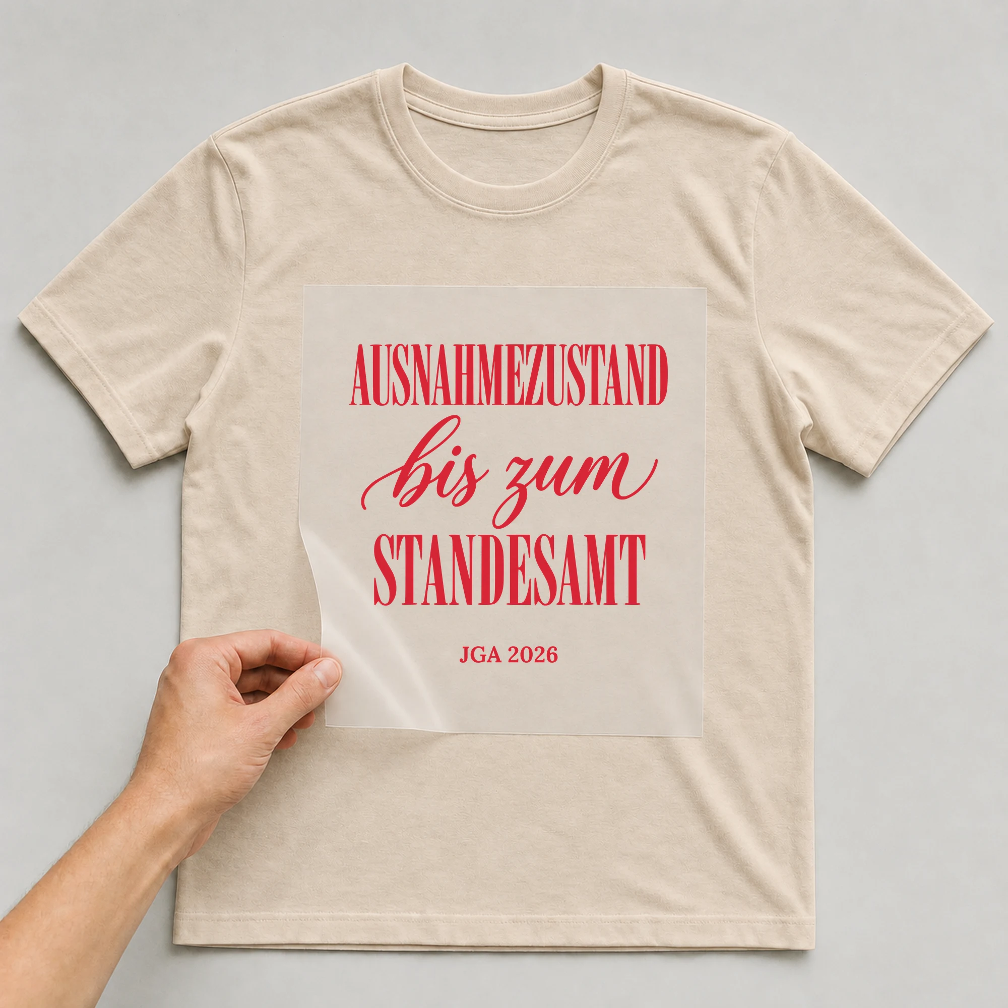 Bügelbild Ausnahmezustand bis zum Standesamt auf beigem T-Shirt, Folie wird aufgelegt