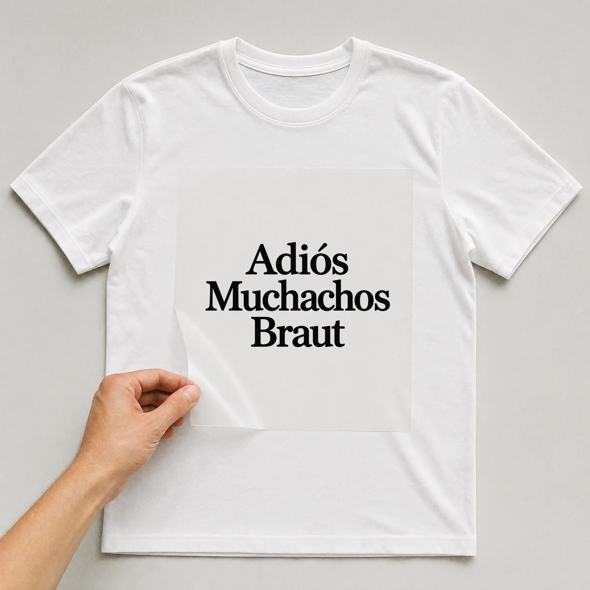 Bügelbild „Adiós Muchachos Braut“ auf weißem T-Shirt, Folie wird aufgelegt