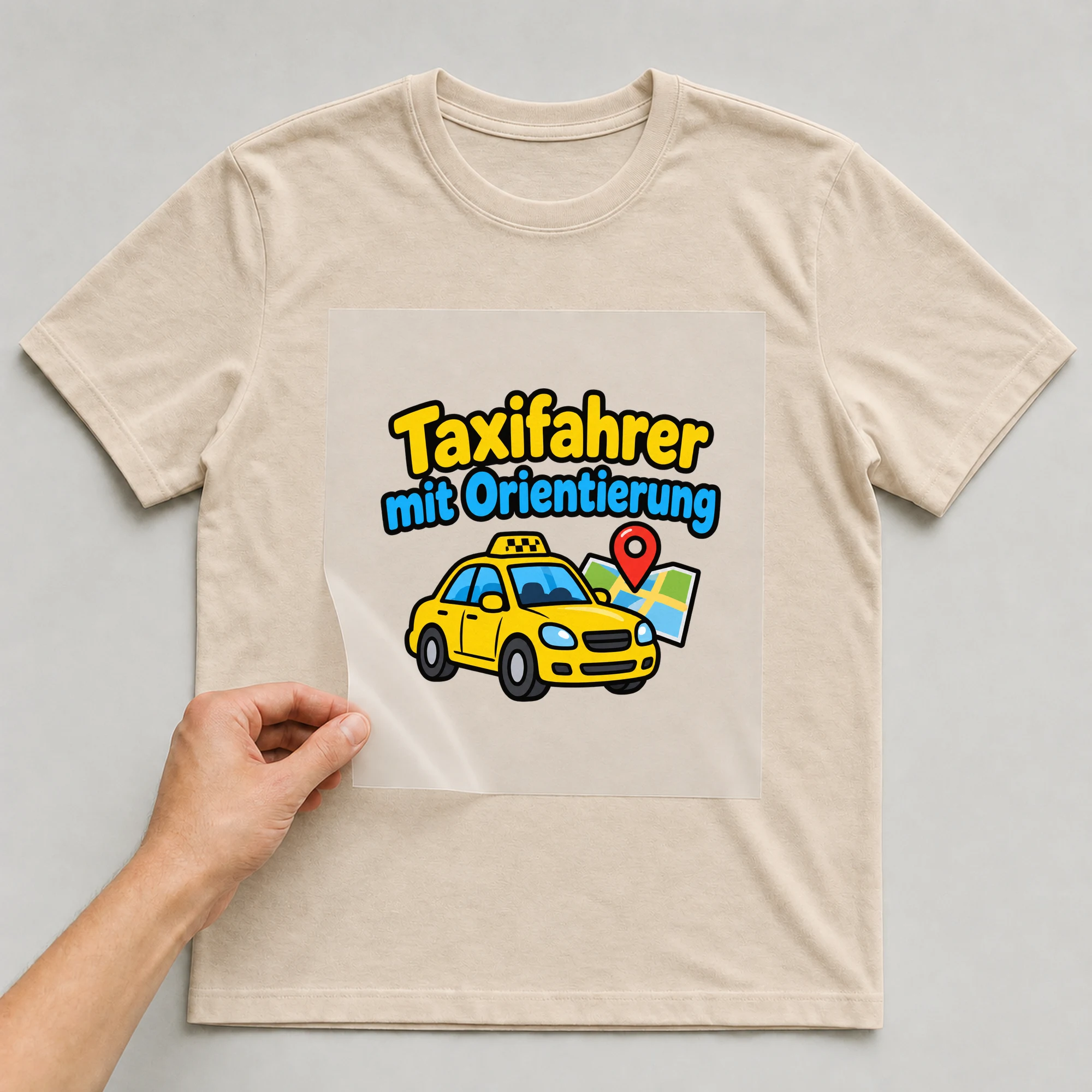 Bügelbild „Taxifahrer mit Orientierung“ auf beigem T-Shirt, Folie wird aufgelegt