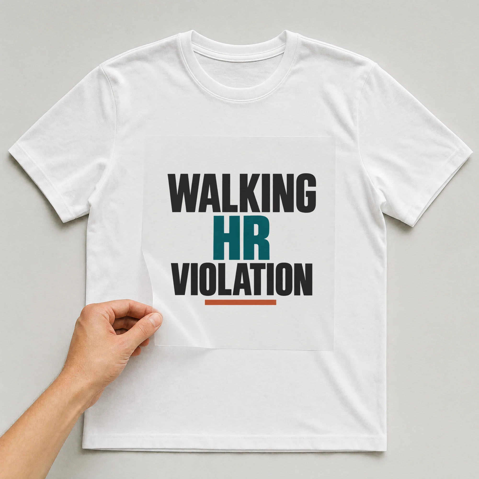 Bügelbild „Walking Hr Violation“ auf weißem T-Shirt, Folie wird aufgelegt