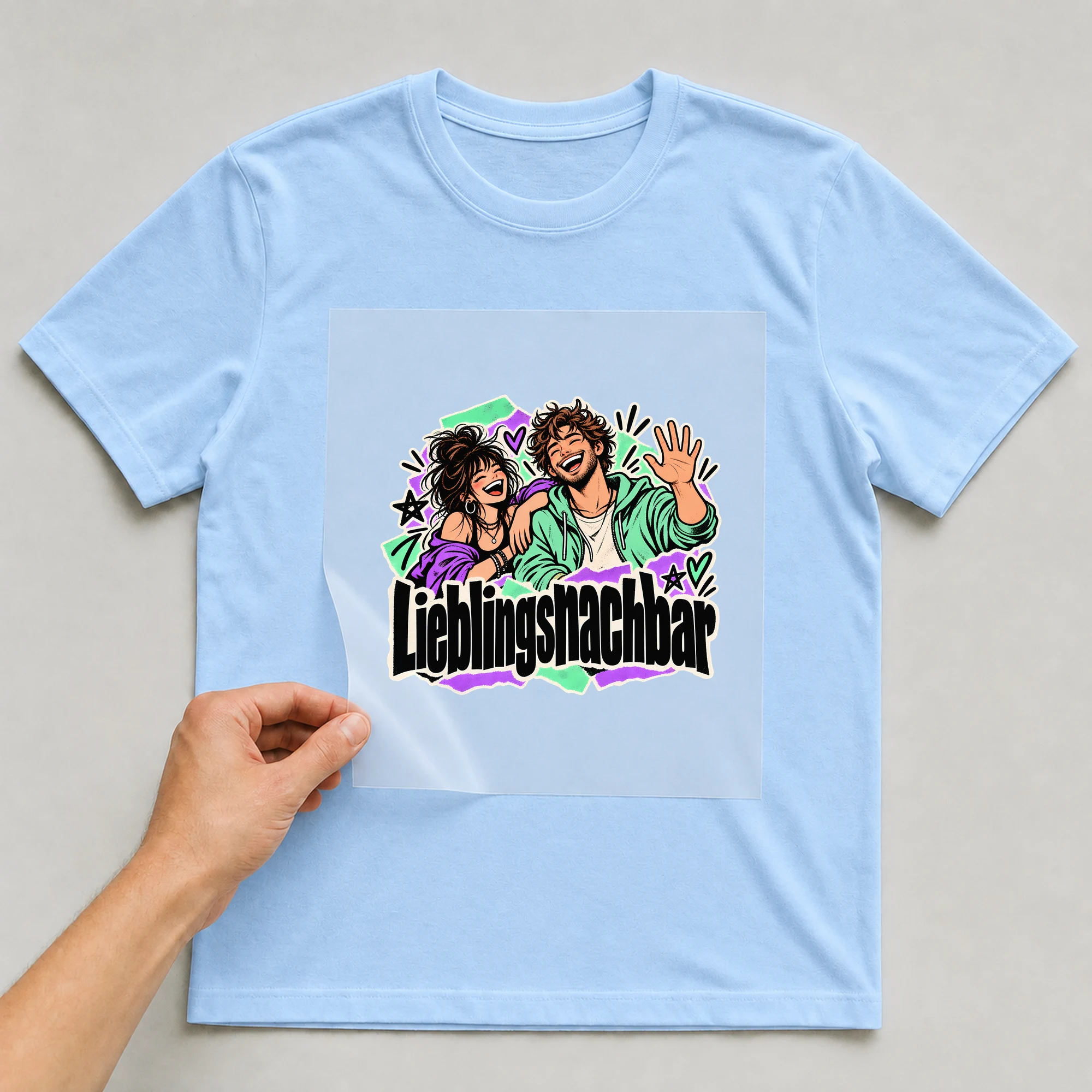 Bügelbild „Lieblingsnachbar“ auf babyblauem T-Shirt, Folie wird aufgelegt