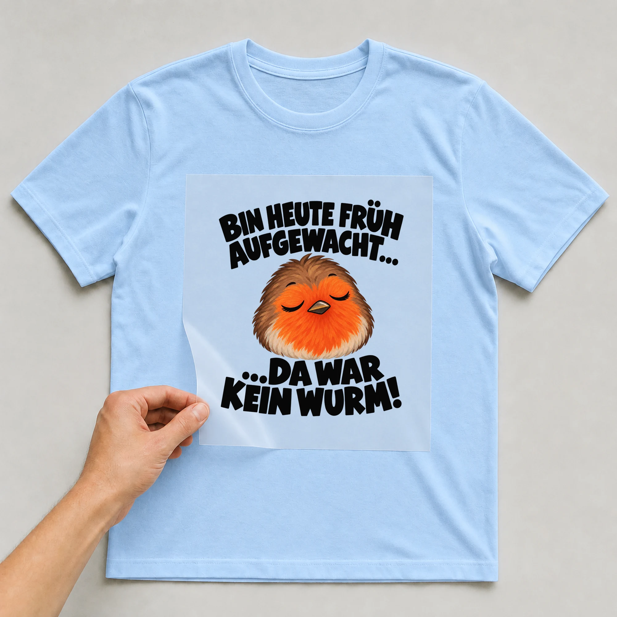 Bügelbild „Bin Heute Früh Aufgewacht ... ...da War Kein Wurm!“ auf babyblauem T-Shirt, Folie wird aufgelegt
