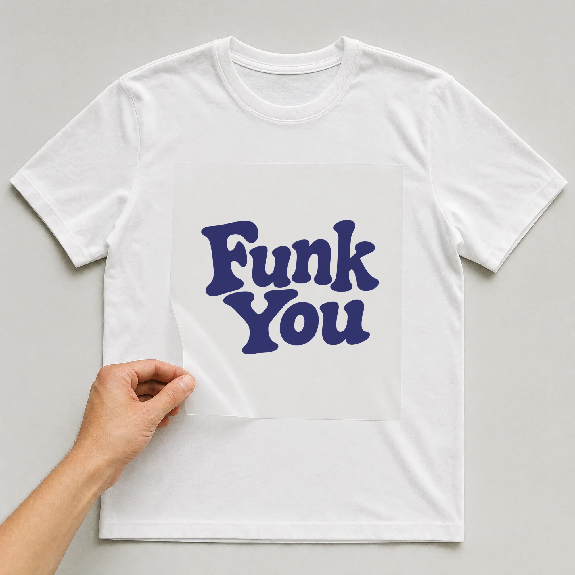 Bügelbild „Funk You“ auf weißem T-Shirt, Folie wird aufgelegt