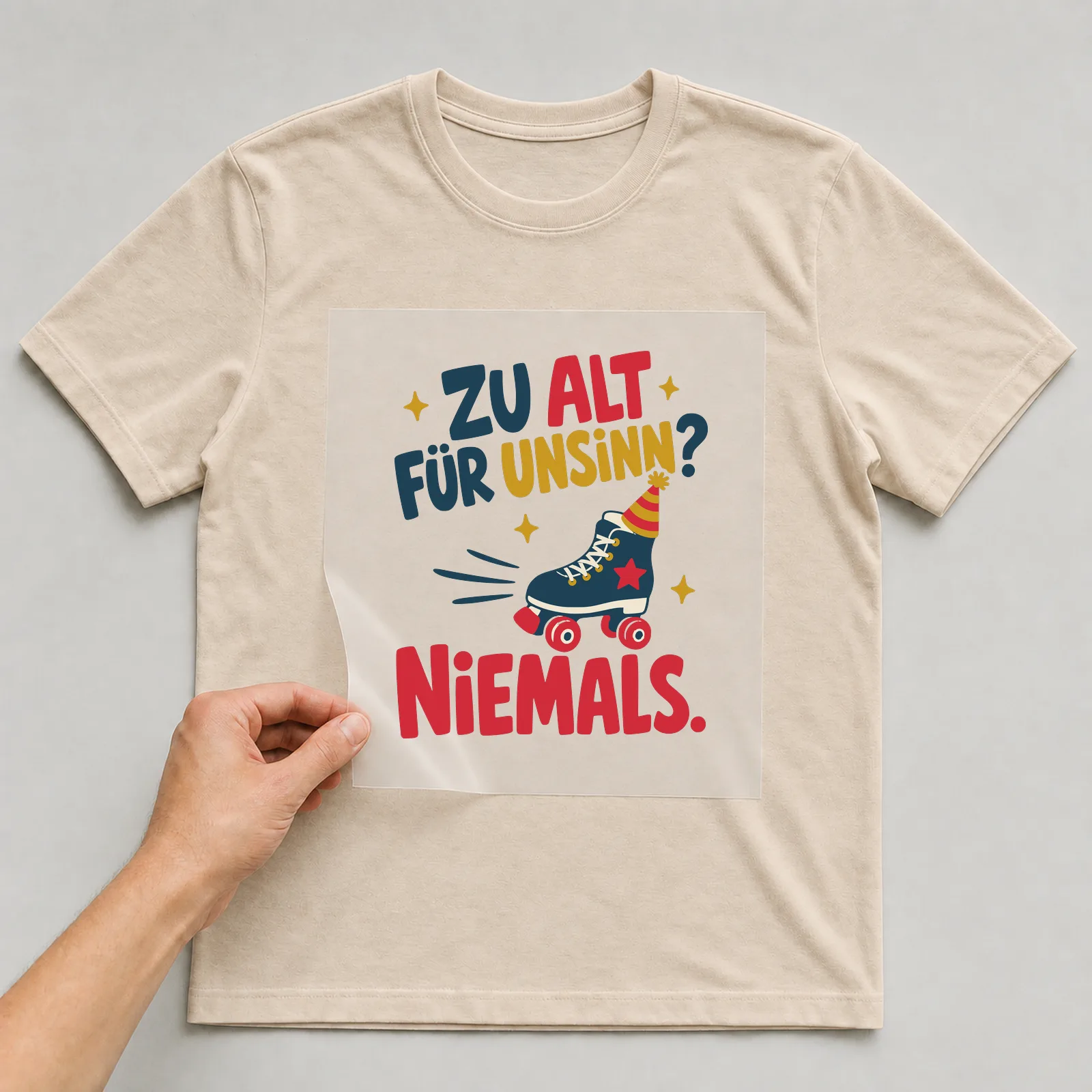 Bügelbild Zu alt für Unsinn? Niemals. auf beigem T-Shirt, Folie wird aufgelegt