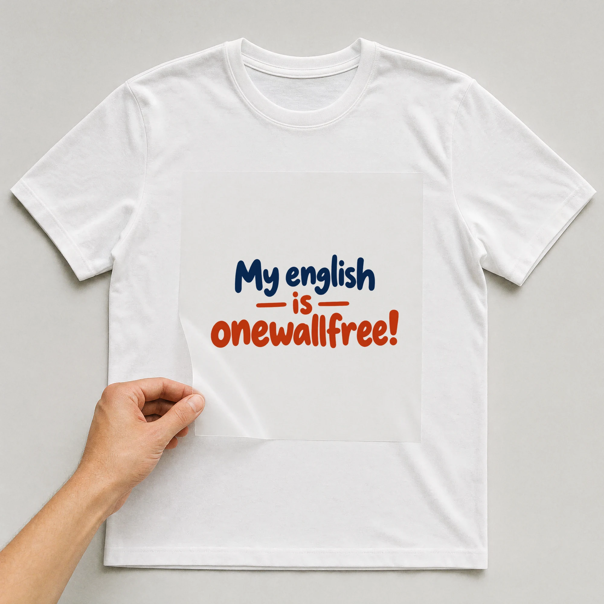 Bügelbild „My english is onewallfree!“ auf weißem T-Shirt, Folie wird aufgelegt
