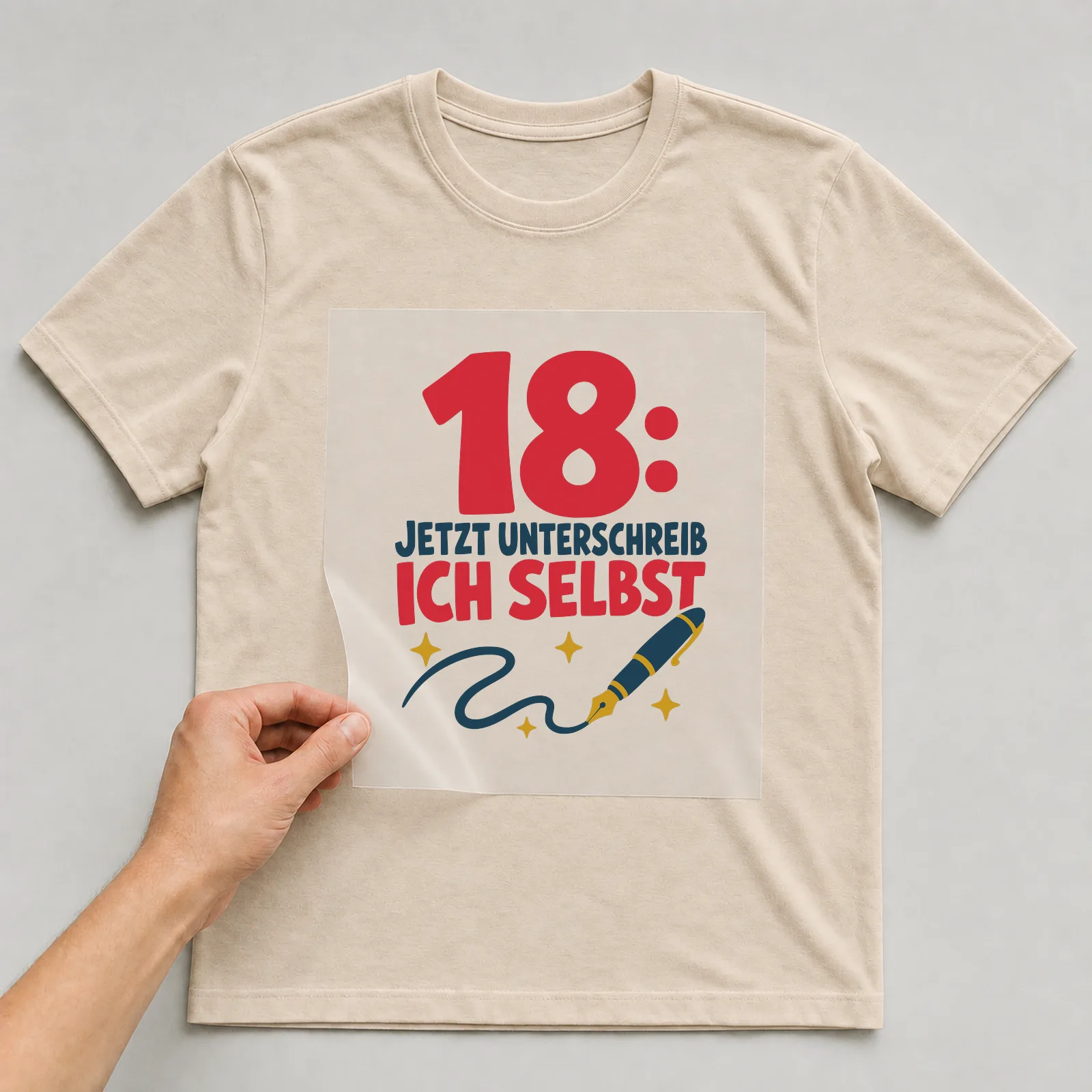 Bügelbild 18: Jetzt unterschreib ich selbst auf beigem T-Shirt, Folie wird aufgelegt