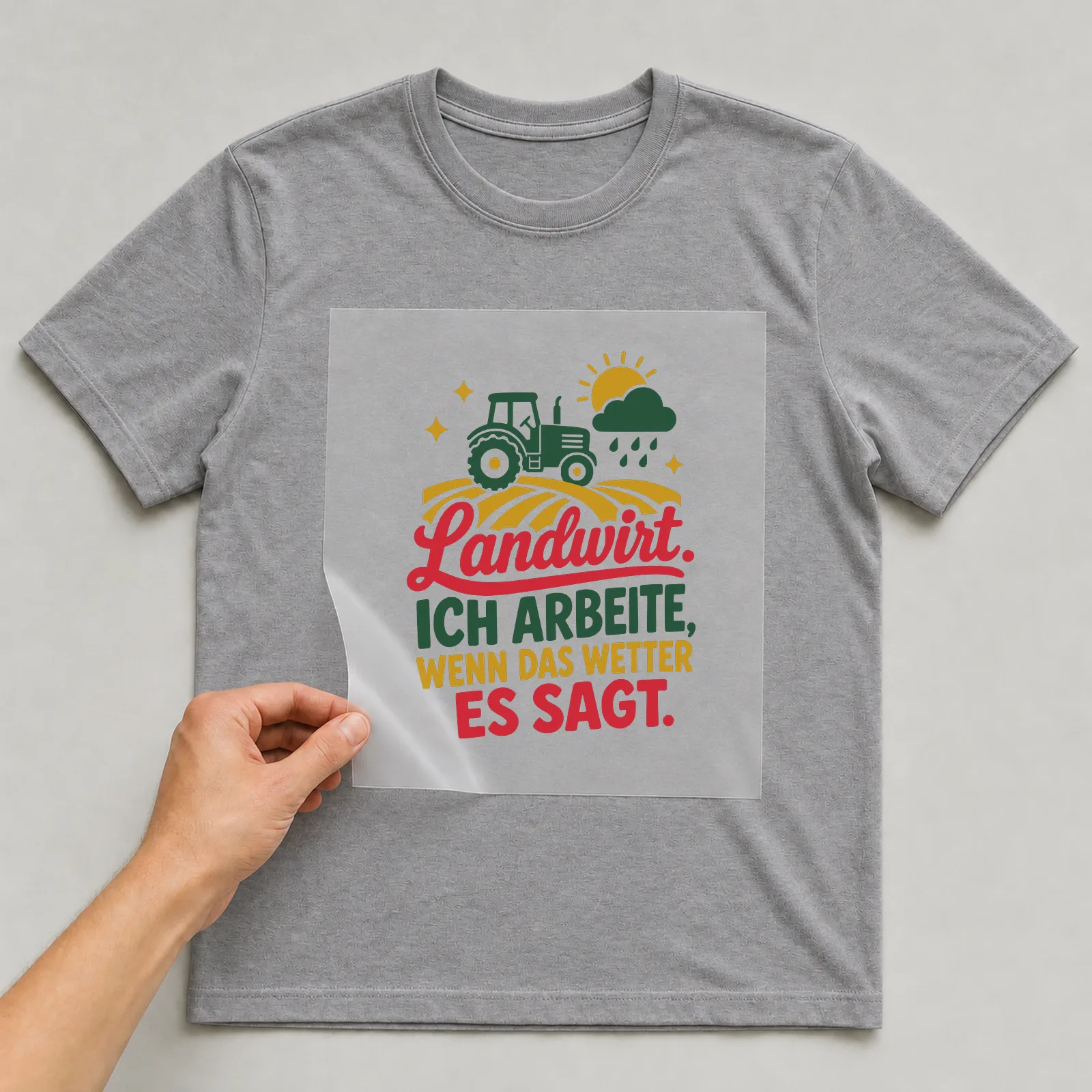 Bügelbild Landwirt. Ich arbeite, wenn das Wetter es sagt. auf grauem T-Shirt, Folie wird aufgelegt