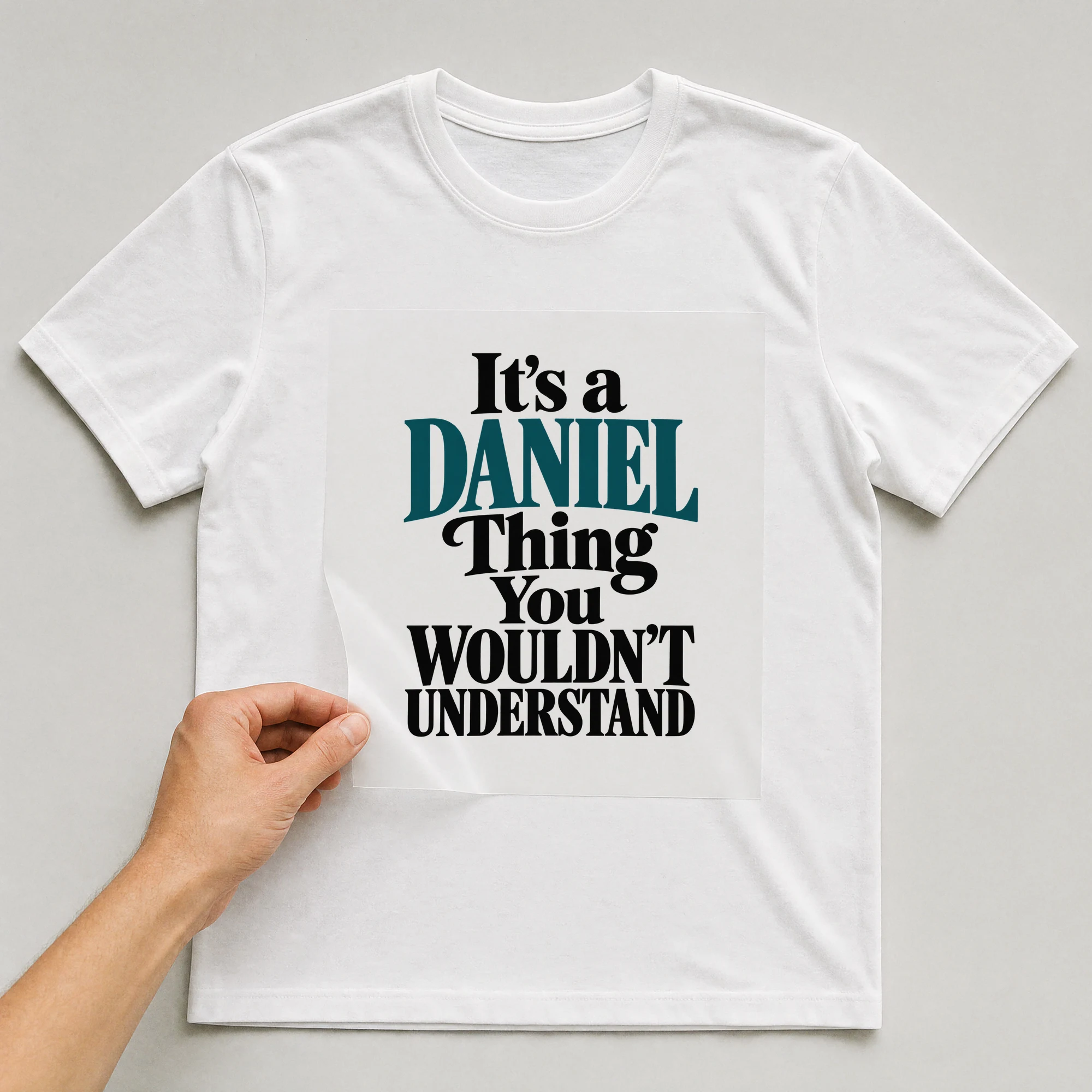 Bügelbild „It's a DANIEL Thing You WOULDN'T UNDERSTAND“ auf weißem T-Shirt, Folie wird aufgelegt