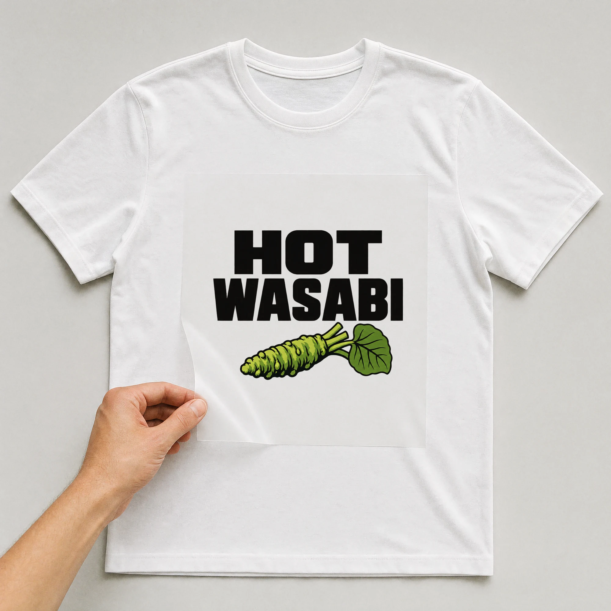 Bügelbild „HOT WASABI“ auf weißem T-Shirt, Folie wird aufgelegt