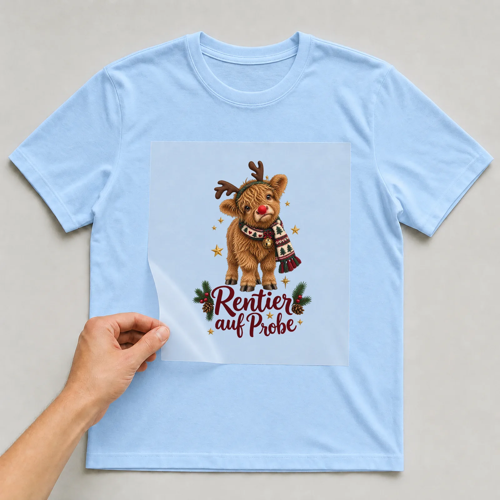 Bügelbild Rentier auf Probe auf hellblauem T-Shirt, Folie wird aufgelegt