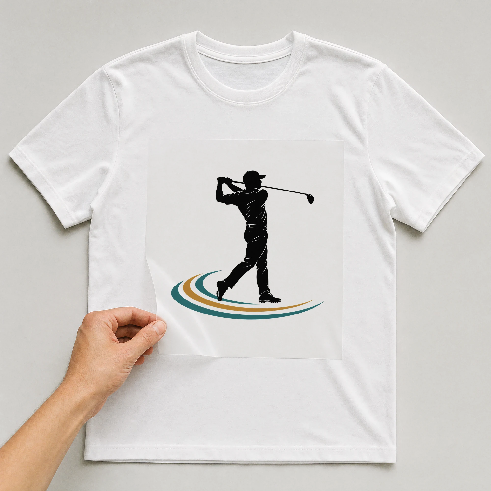 Bügelbild „Retro Golf“ auf weißem T-Shirt, Folie wird aufgelegt