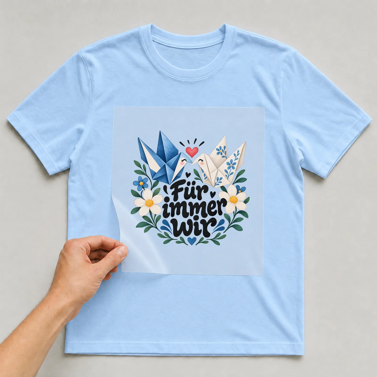 Bügelbild „Für immer wir“ (deckendem Aquarell) auf hellblauem T-Shirt, Folie wird aufgelegt