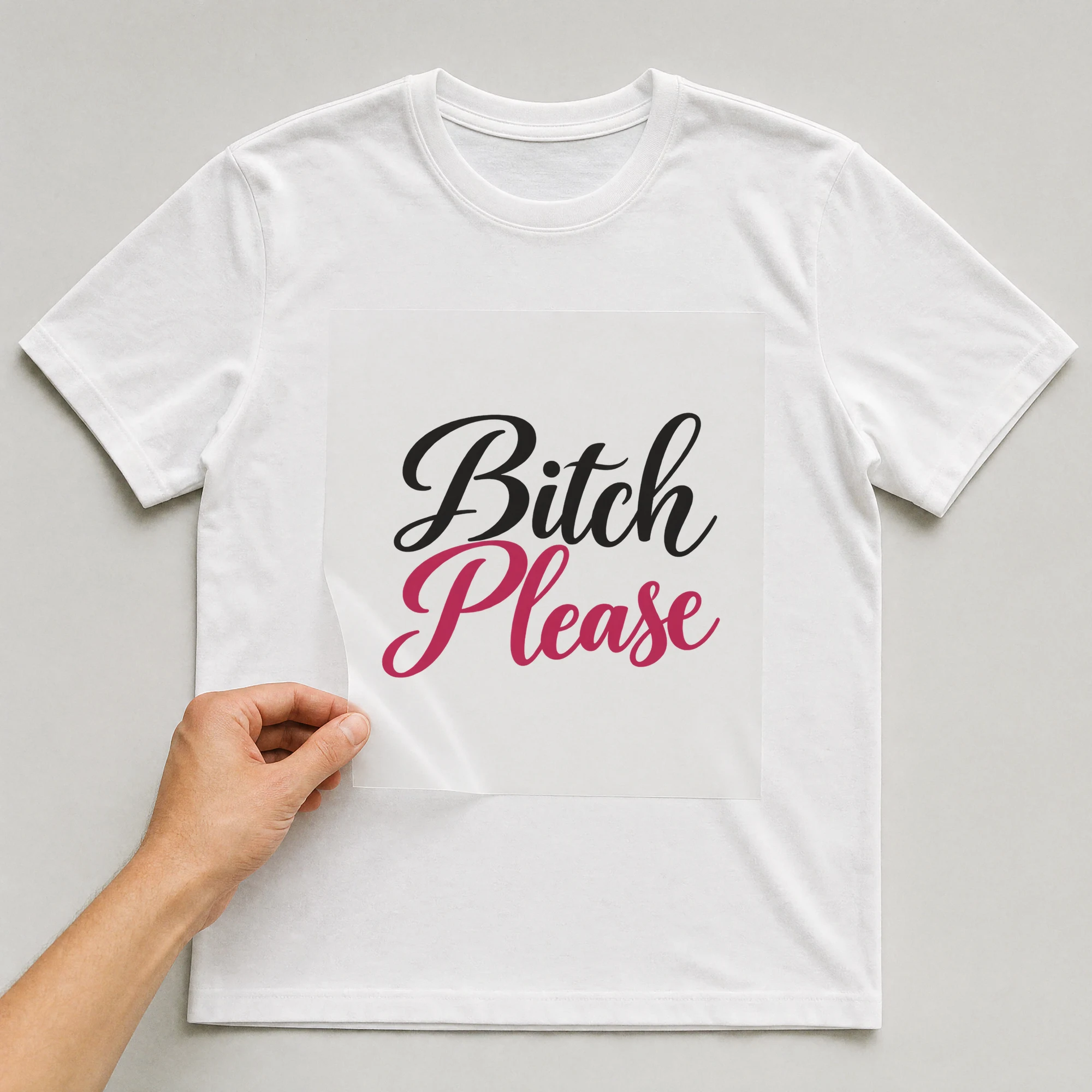 Bügelbild „B*tch Please“ auf weißem T-Shirt, Folie wird aufgelegt